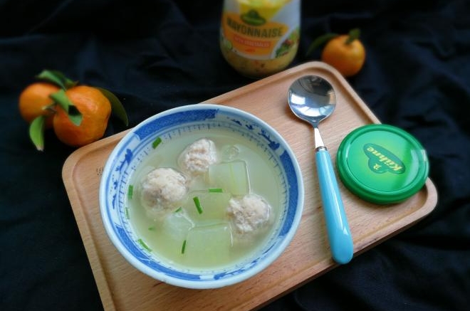 冬瓜汤汆蛋黄酱圆子