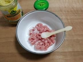 放入半小勺糖