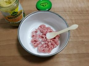 放入少许鸡精
