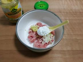 放入两尖勺玉米淀粉勺