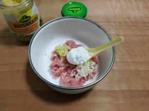 放入两尖勺玉米淀粉勺