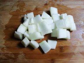 冬瓜削去皮切成块
