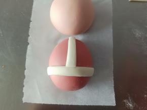 如图粘到身体上