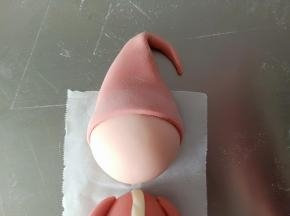 如图所示粘到头部