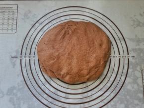 6、取出轻轻按压排气。