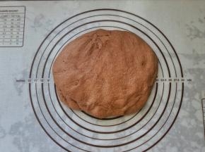 6、取出轻轻按压排气。