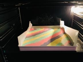 烤箱150度20到25分钟，具体温度感觉自己烤箱脾气酌情调节