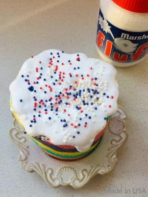 14、让棉花糖自然流下，表面撒糖珠装饰