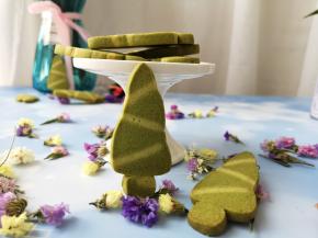 烤箱上火160度下火150度预热，烘烤15分钟左右即可。