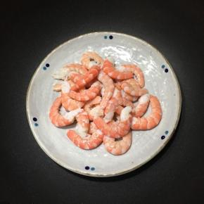 大虾去壳备用。