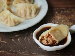 蘸醋吃，无比美味。