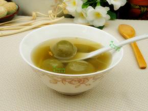 早餐吃一碗热乎乎的抹茶丸子，软糯清新，口齿留香，热乎乎暖暖的，很好吃，胃很舒服。