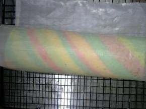 卷起，放冰箱冷藏一小时定型