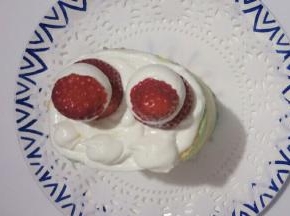 放上草莓顶