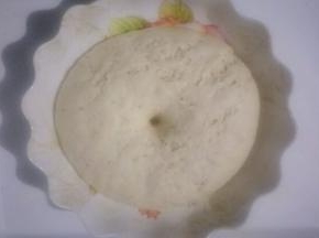 醒发好的面团是原来的2倍大左右，指头戳个洞，不回缩即可