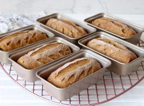 烤熟后脱模放凉