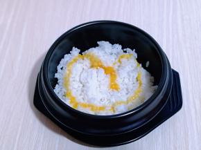 用勺子稍作搅拌至均匀。