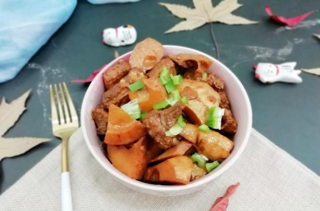 笋尖烧排骨