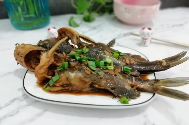 酱烧黄骨鱼