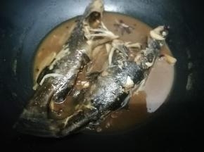 剩下少许汤汁后关火出锅