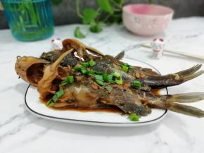 装入盘中，上面撒点香蒜即可食用