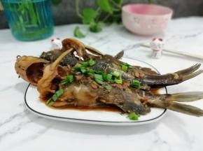 装入盘中，上面撒点香蒜即可食用