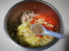 放入两勺香菇粉