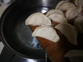 放入水饺