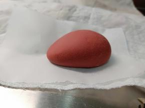 30克红面团揉成如图形状