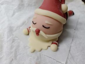 做出胡须鼻子嘴巴来