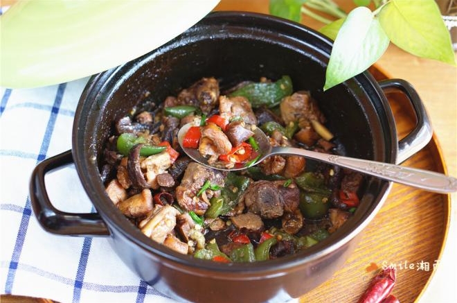 砂锅香辣鸡煲