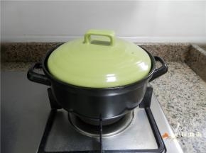 加盖中火煮15分钟