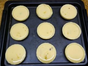 再倒入8成满的挞液