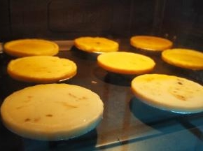 放入预热好的烤箱里，210度25分钟