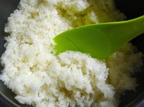 盐油饭煮好，打散