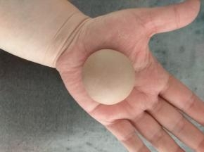 用虎口收口，滚圆