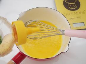 加入蜂蜜搅拌均匀