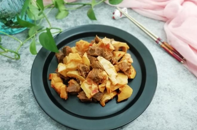 牛肉炖笋尖