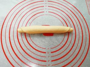 卷起来，其它的面团依次做好。