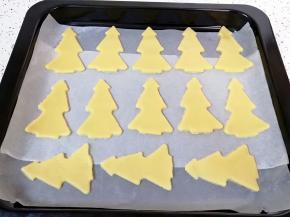 送入预热好的烤箱，上下管160度烤10-12分钟。