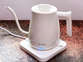 接下来，称好220克的清水，倒入电水壶中烧开，一定要烧开，我是烧了两次，就是烧开之后再重新烧开一次