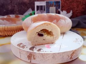 豆浆面包(蔓越莓奶酪馅）。