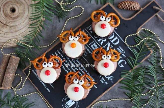 圣诞麋鹿杯子蛋糕