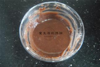 勺出3勺蛋糊加入可可糊内拌匀至2无油腥。