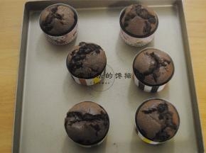 放入预热好的烤箱中层，165度烤制20分钟即可。