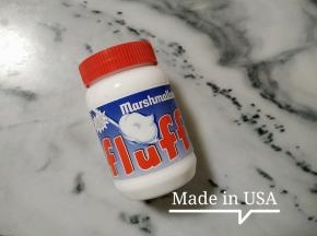 用的是法罗夫香草味棉花糖， 这一款棉花糖是液态状的，质地绵滑，有浓郁的香草气息，吃起来清香丝滑，非常可口。而且无脂肪、0胆固醇，更健康。