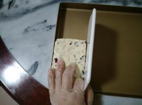 按平四周。