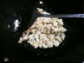 翻炒至变色盛出来