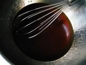 隔水加热至融化