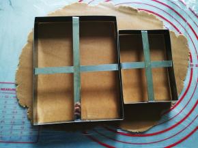 用模具印出饼屋所需的图案